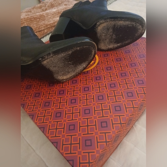 Tory Burch Margaux Black Festival Distressed Leather Heeled Ankle Booties 7.5 - Picture 9 of 13